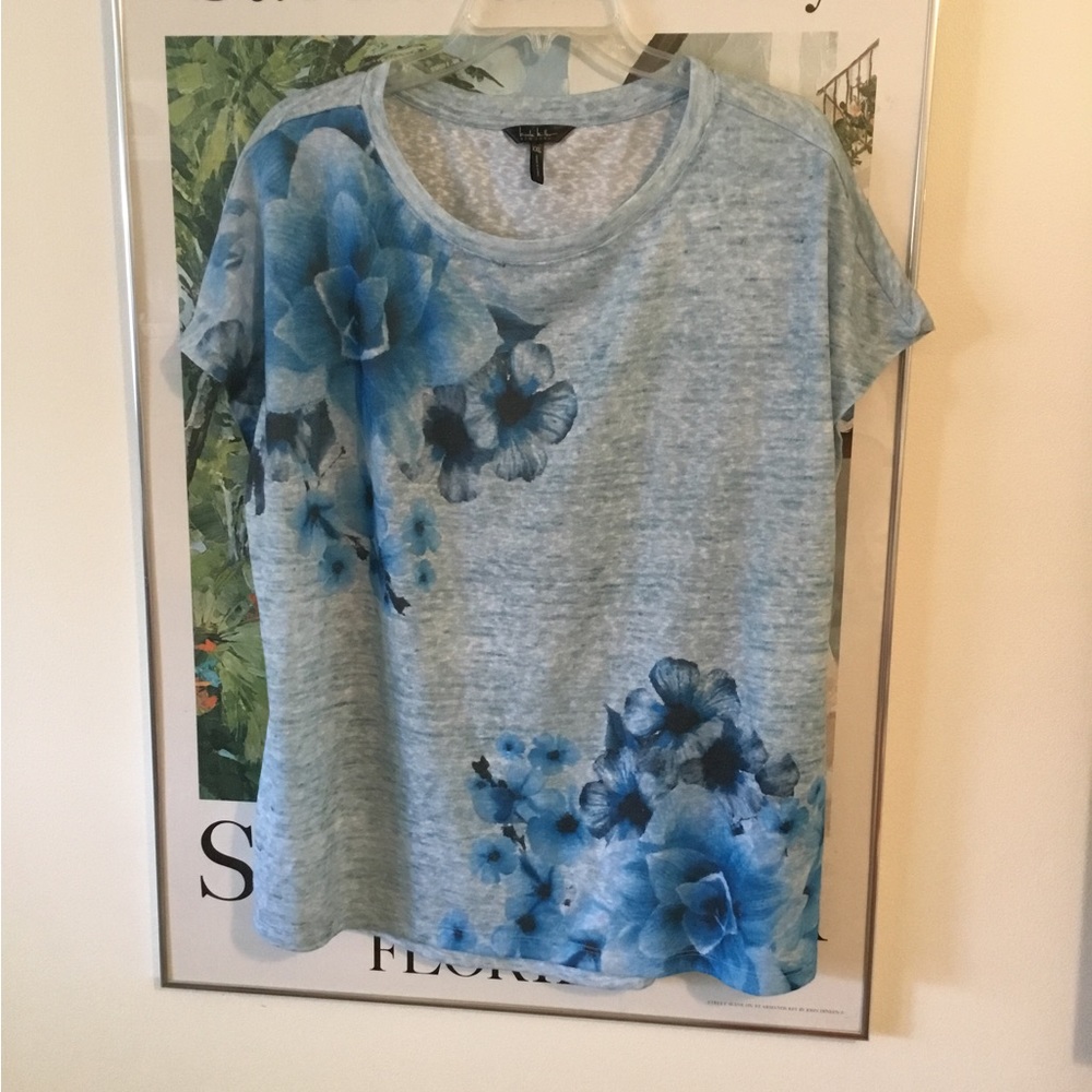 Nicole Miller XXL light Blue floral top Cap Sleeve Pull over 100% polyester NWOT